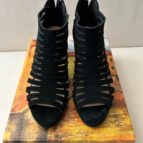 Bella Vita Black Suede Gladiator Open Toe Zip Back Shootie 6W fits like a 7W* - Picture 2 of 12